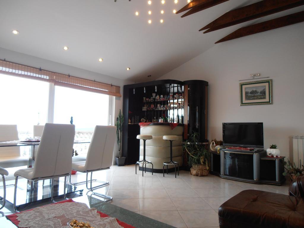Villa Dijana Малинска Стая снимка
